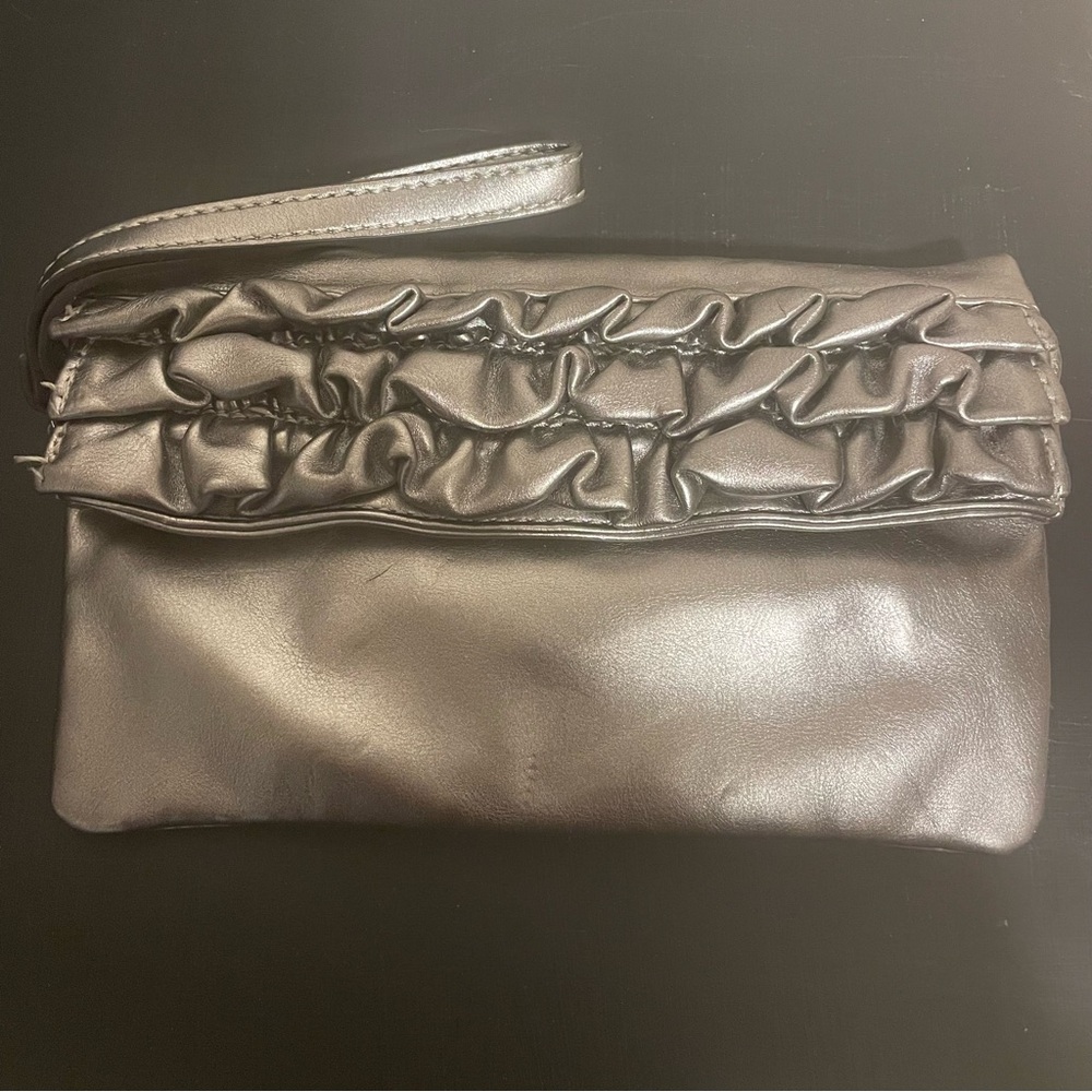 Vintage Elle Metallic Gray Wristlet Ruffled Clutch‎